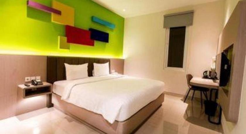 Zoom Dharmahusada Hotel Surabaya Kültér fotó