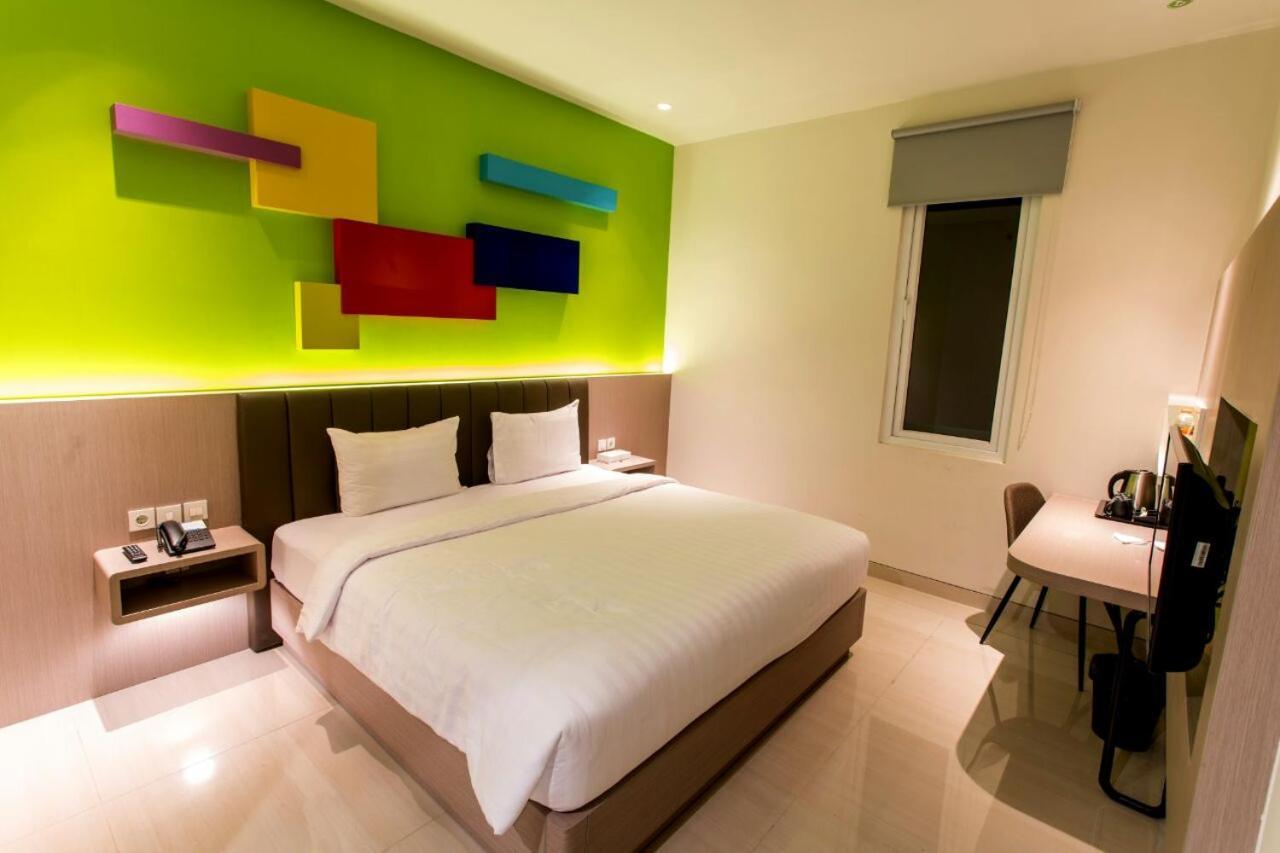 Zoom Dharmahusada Hotel Surabaya Kültér fotó